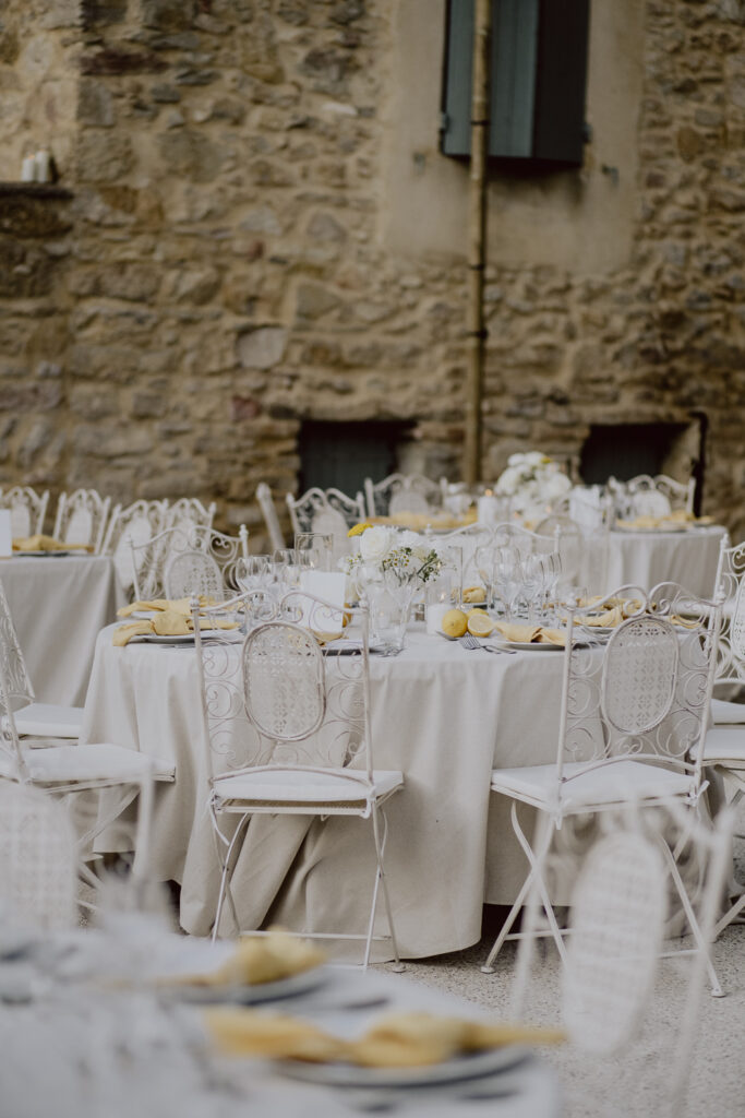 décoration de table de mariage avec des citrons
